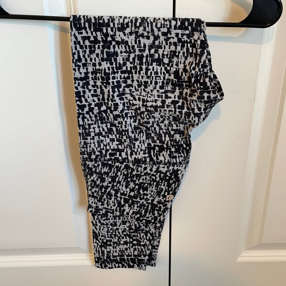 Lululemon align 25”. One small imperfection. Size 4.